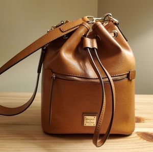 Dooney and Bourke pocket book